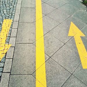 yellow road markings